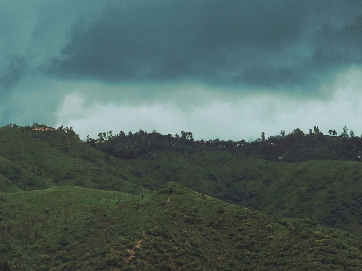 Road through green Sri Lanka hills