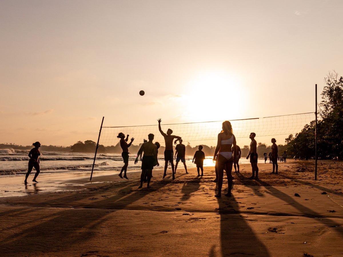 Arrival in Weligama Bay at sunset